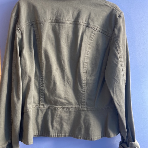 a green button down jacket - Picture 5 of 5